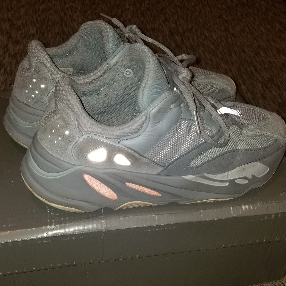 Yeezy Boost 700 Shoes "Inertia"
Men's US 8.5